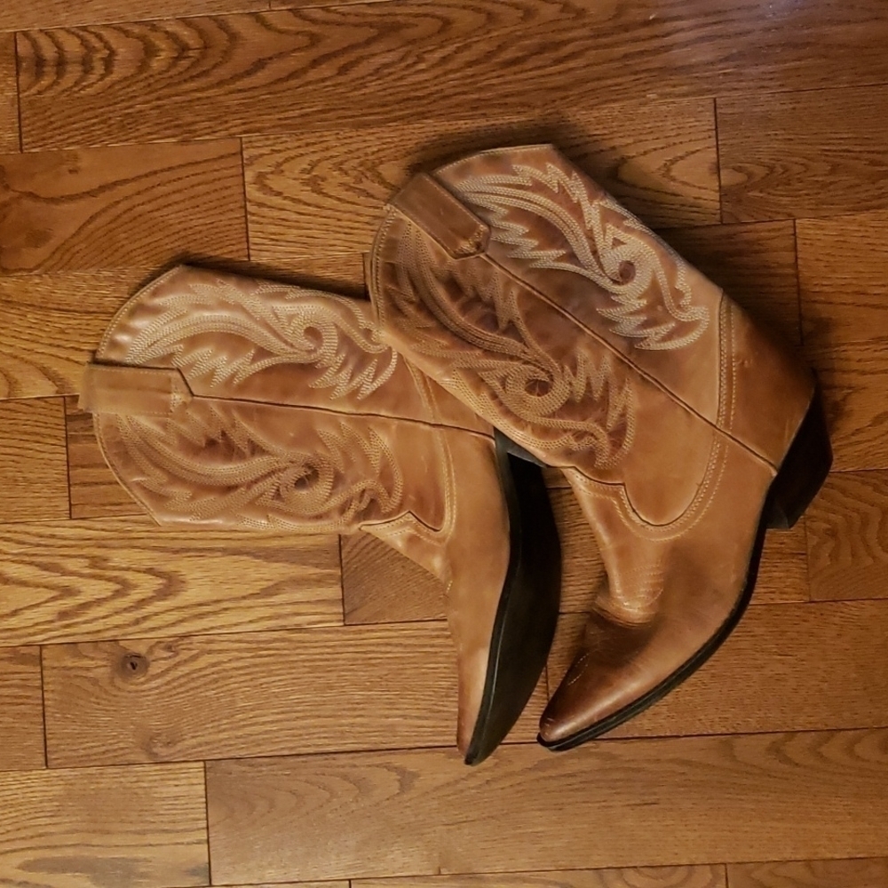 𝅺ALDO boots size 41